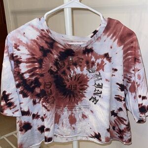 Hollister “Let Love Shine” Cropped Tee